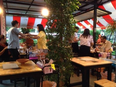 บรรยากาศ จิ้มจุ่มหม้อเบ้อเร่อ อุดมสุข