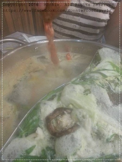 หมูบะช่อตุ้มจิ๋ว