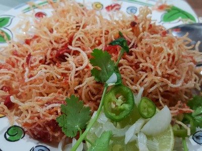 หมี่กรอบ