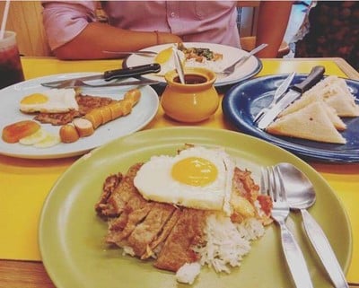 ข้าวหน้าเนื้อทอดไข่ดาว 
