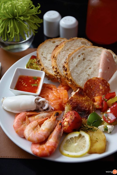 MoMo Cafe (โมโม่คาเฟ่) MoMo Cafe (โมโม่คาเฟ่)