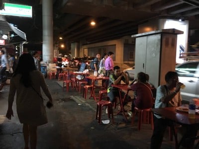 บรรยากาศ ร้านส้มตำพี่เอ๋ ซอยสุขุมวิท 39