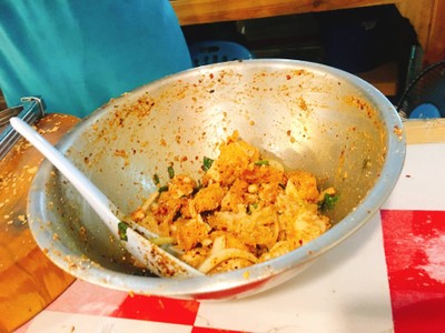 ยำไก่แซ่บ 35.-