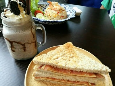 อาหาร หรือ เครื่องดื่ม