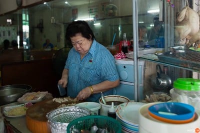 บรรยากาศ ข้าวมันไก่สามย่านเจ้าเก่า
