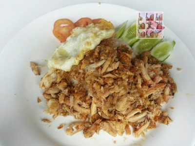 ข้าวกระเทียมปูไข่ดาว