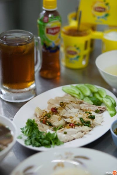 เมนูของร้าน ข้าวมันไก่นายธง สาธุประดิษฐ์