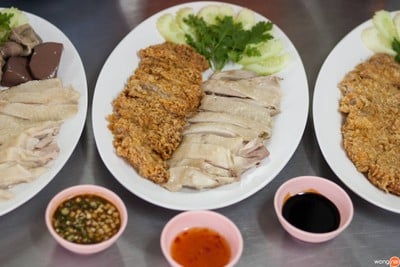 เมนูของร้าน เจริญชัย ไก่ตอน สูตรไหหลำ ประชาชื่น26