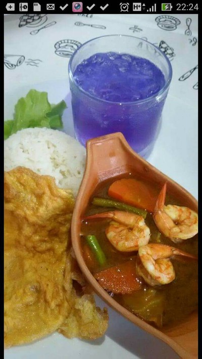 ข้าวหอมมะลิ+แกงส้มผักรวมกุ้งสด+ไข่เจียว+น้ำสมุนไพร(อัญชันมะนาว)