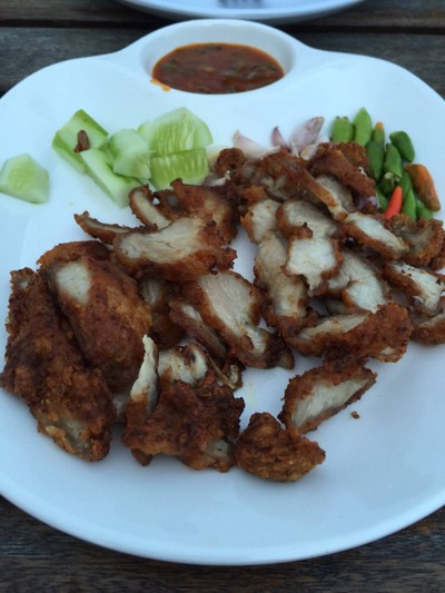 คอหมูทอดน้ำปลา