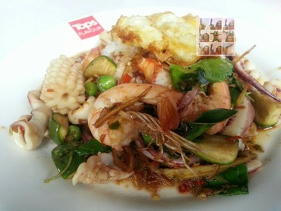 ผัดฉ่าทะเลไข่ดาว