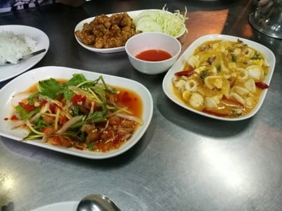 อาหาร หรือ เครื่องดื่ม