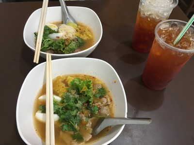 บะหมี่หมูนุ่มต้มยำไข่