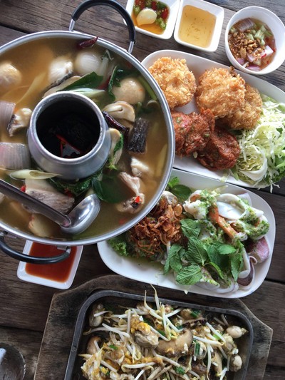 บ้านไม้ริมน้ำ (BAN MAI RIM NAM RESTAURANT) แปดริ้ว บ้านไม้ริมน้ำ (BAN MAI RIM NAM RESTAURANT) แปดริ้ว