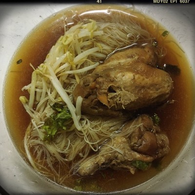 เส้นหมี่ไก่ตุ๋น (40฿)