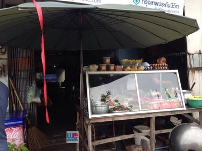 ร้านข้าวแกงหหน้าวัดสระแก้ว