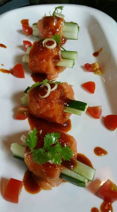 แซลมอนโรลยำไทย