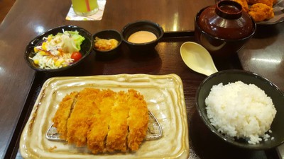 ชุดข้าวเบอร์เกอร์ชีสหมู