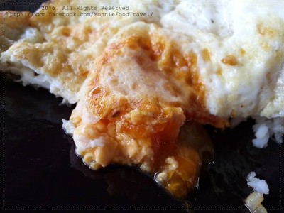 ข้าวไก่กระเทียมไข่ดาว