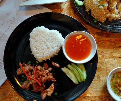 ข้าวหมูทอด