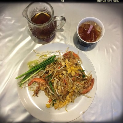 ผัดไทยกุ้งสด (60฿)