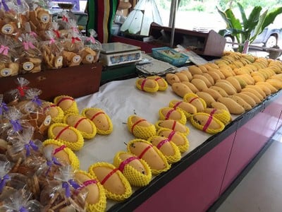 บรรยากาศ เจ๊สวยข้าวเหนียวมูน