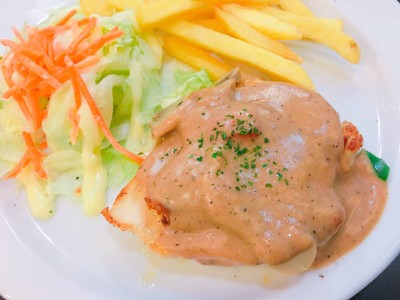 สเต็กอกไก่ซอสพริกไทยดำ