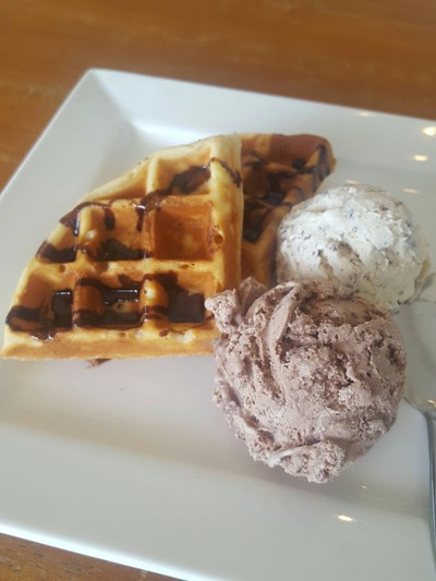 วาฟเฟิ้ล+ไอศครีม