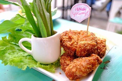 ไอสเต๊กแอนด์บ้านขนม สี่แยกโรงเจนาเกลือ(มูลนิธิสว่างบริบูรณ์นาเกลือ)