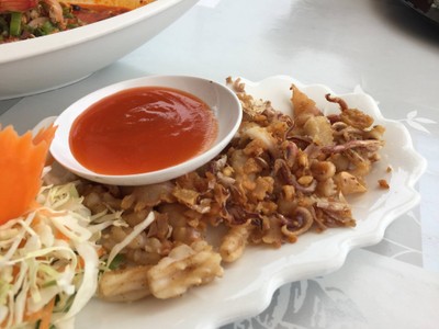 ปลาหมึกทอดกระเทียม