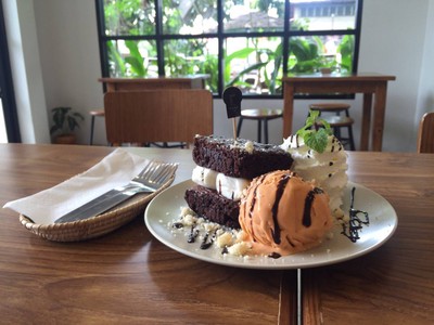 Neighbour Café (เนเบอร์ คาเฟ่) Neighbour Café (เนเบอร์ คาเฟ่)