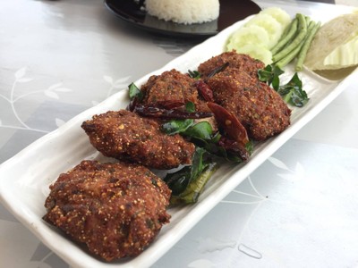 ลาบหมูทอด