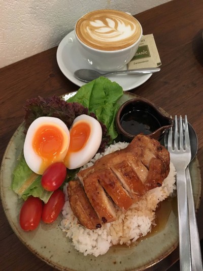 ข้าวไก่อบซอสเสาวรส