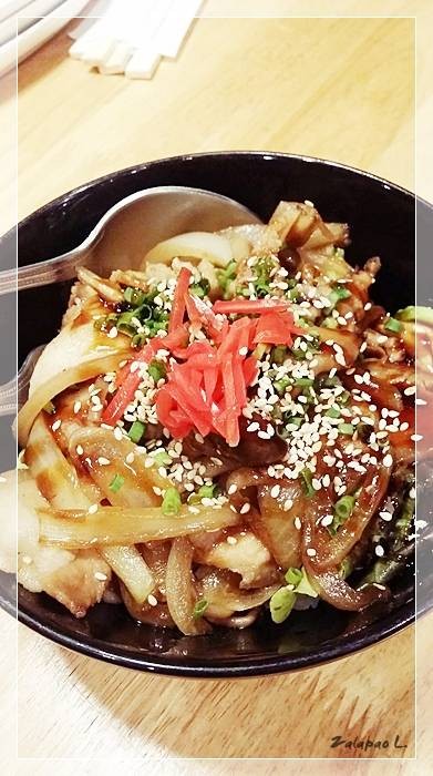 ข้าวหน้าหมูราดซอส