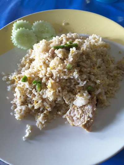 ข้าวผัดหมูไม่ใส่ผัก 30บาท
