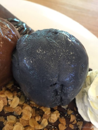 ไอศกรีมรสชาร์โคลล์