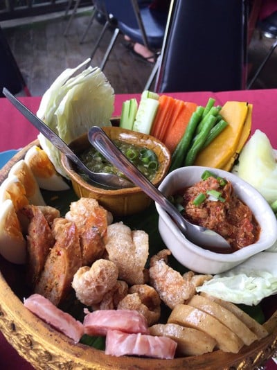 เฮือนห้วยแก้ว (Huen Huay Kaew Restaurant) เฮือนห้วยแก้ว (Huen Huay Kaew Restaurant)