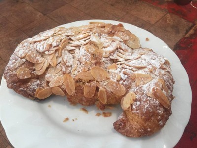 Almond Croissant Box Set