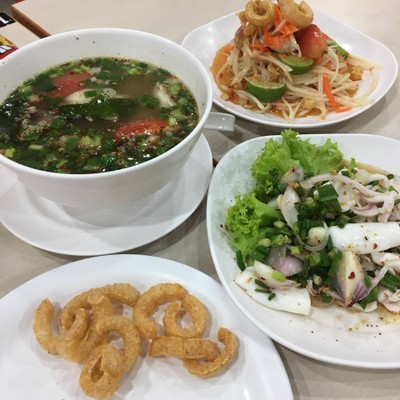 อาหาร หรือ เครื่องดื่ม