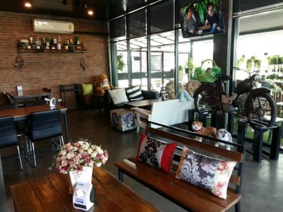 บรรยากาศ M.A.D. Meals & Drinks