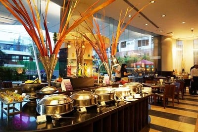 Café de Nîmes โรงแรมแกรนด์ สุขุมวิท กรุงเทพฯ