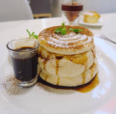 Hiro Keki Crystal Veranda