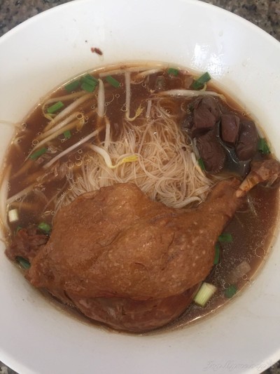 เส้นหมี่เป็ดตุ๋น