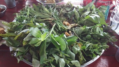 ผักสดมาเป็นถาด