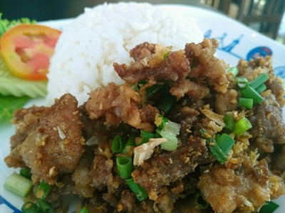 ข้าวหมูทอดกระเทียม