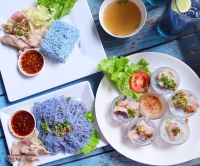 ก๋วยเตี๋ยวอัญชัน