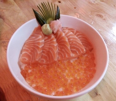 ข้าวหน้าปลาแซลมอน+ไข่ปลาแซลมอน (Ikura Salmon Don
