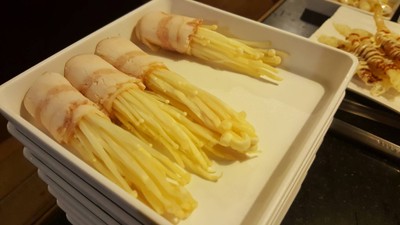 เบคอนพันเห็ดเข็มทอง