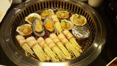 เบคอนพันเห็ดเข็มทอง