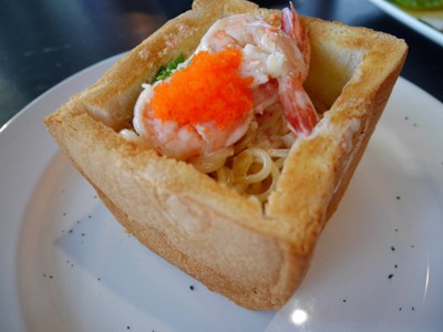 Spaghettei Cream Shrimp In The Toast (169฿)
